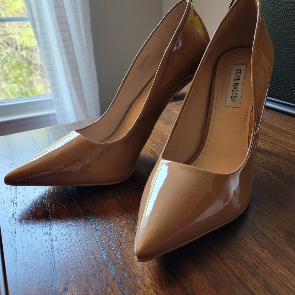 NEW Steve Madden patent leather pumps